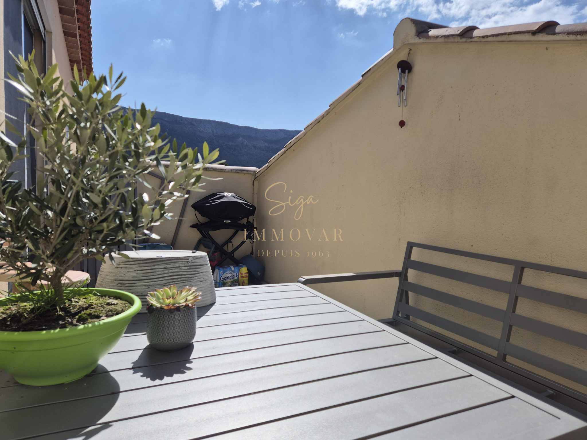 APPARTEMENT TYPE 3 -65 M2 - TERRASSE - 83640 PLAN D'AUPS LA